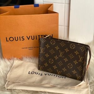 LV Toiletry 19 Monogram